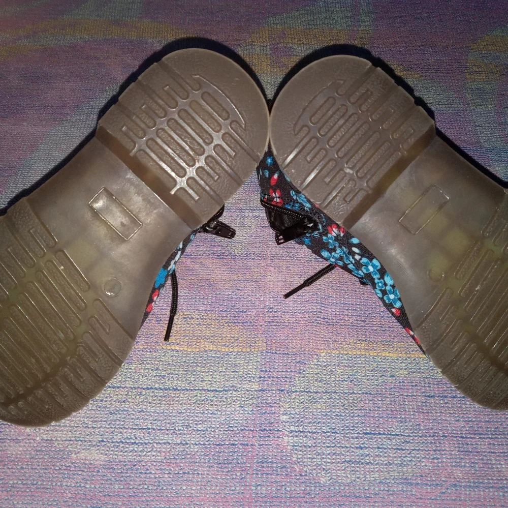 Girls Blue and Red Flower Boots - Picture 2 of 4